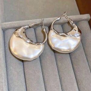 Vintage Pleated White Silver Tone Pearl Hoop Earrings